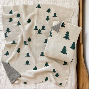 Cozy Tree Patterned Throw Blanket